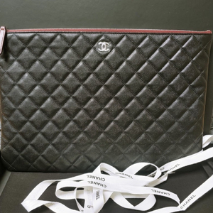 샤넬 클래식 클러치 미듐 캐비어실버