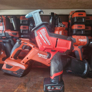 밀워키충전컷쏘 M12CHZ FUEL 6.0배터리포함.원