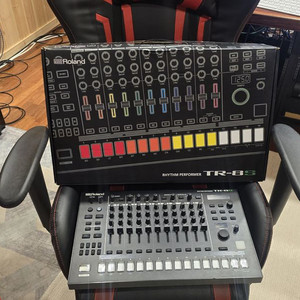 [정품풀박] Roland tr8s 드럼머신 판매합니다.