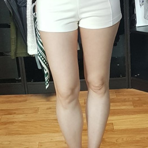 화이트 반바지
