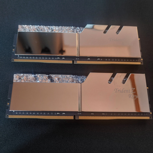 지스킬 DDR4 3600 C16 로얄 32(16X2)