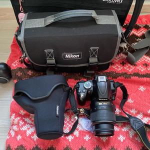 니콘 D3000 카메라 렌즈 급처합니다.