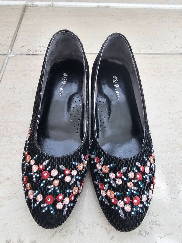 장식이 이쁘고 발편한 신발, 구두--1