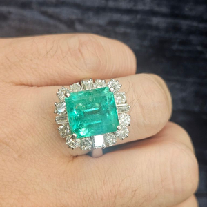 콜롬비아 에메랄드 7.02ct 18k보조석 다이아몬드