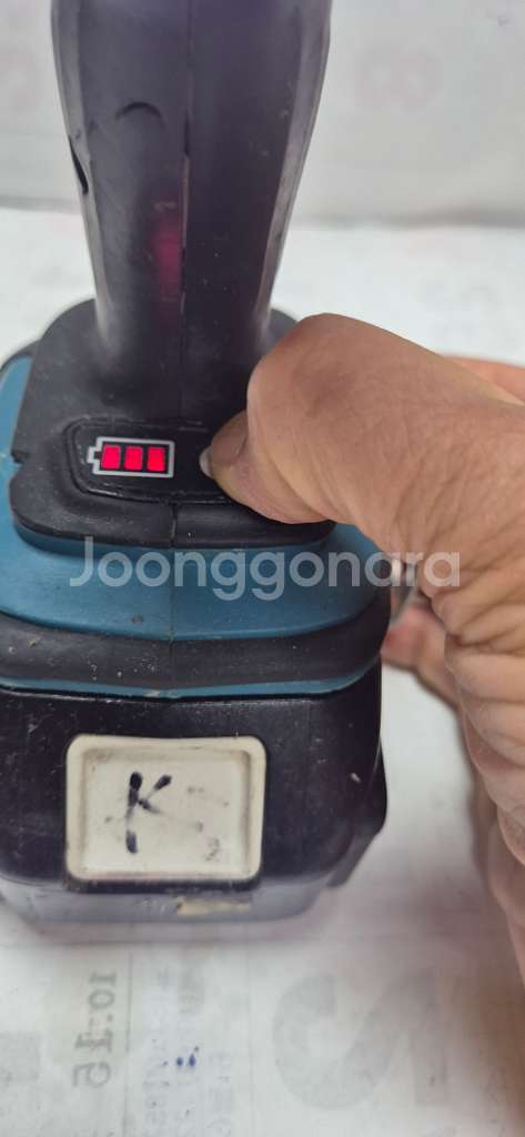 마끼다 임팩 드라이버 DTD146 배터리포함--3