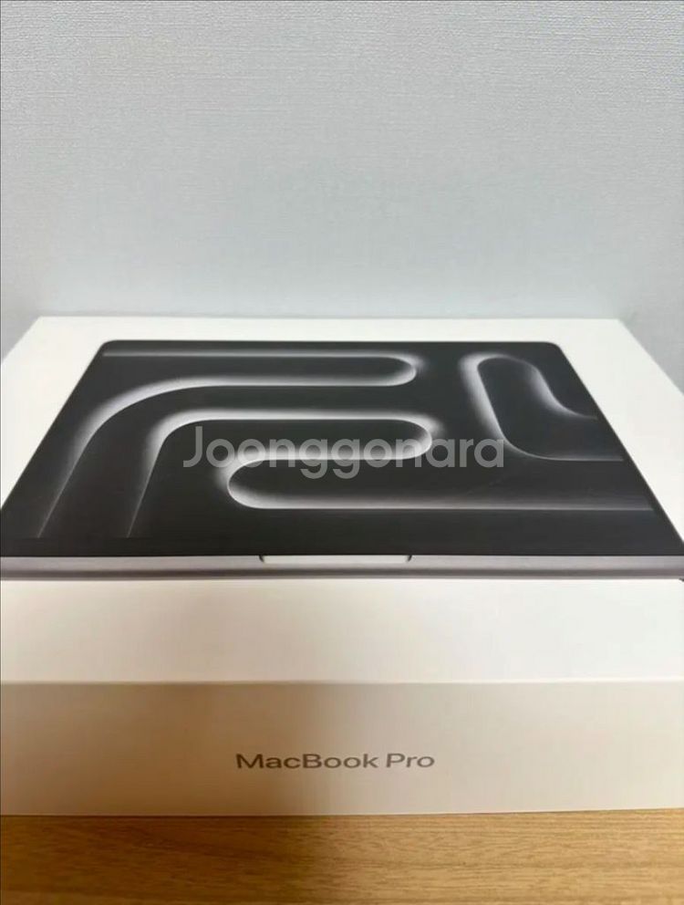 맥북프로 14 M3 8GB메모리 512GB SSD--1
