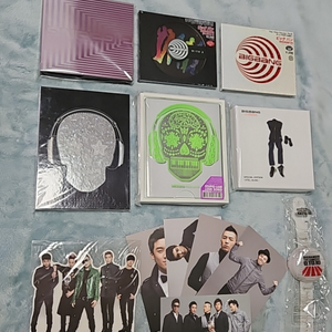 빅뱅 CD 6종과 10주년콘서트 팔찌