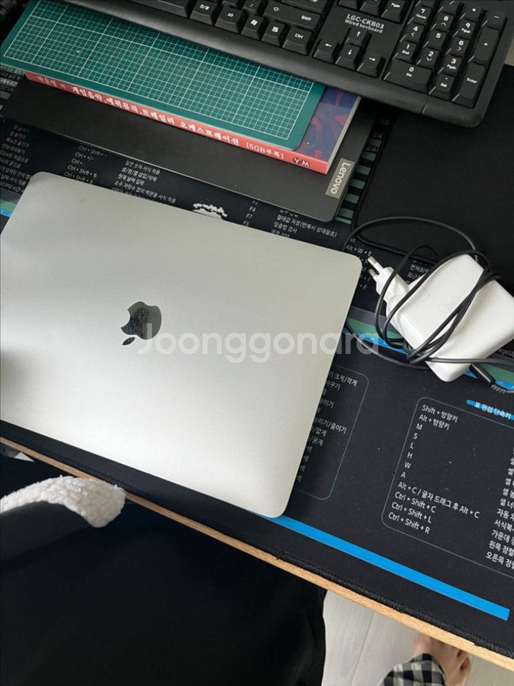 맥북 프로 2017년형 256GB i5--0