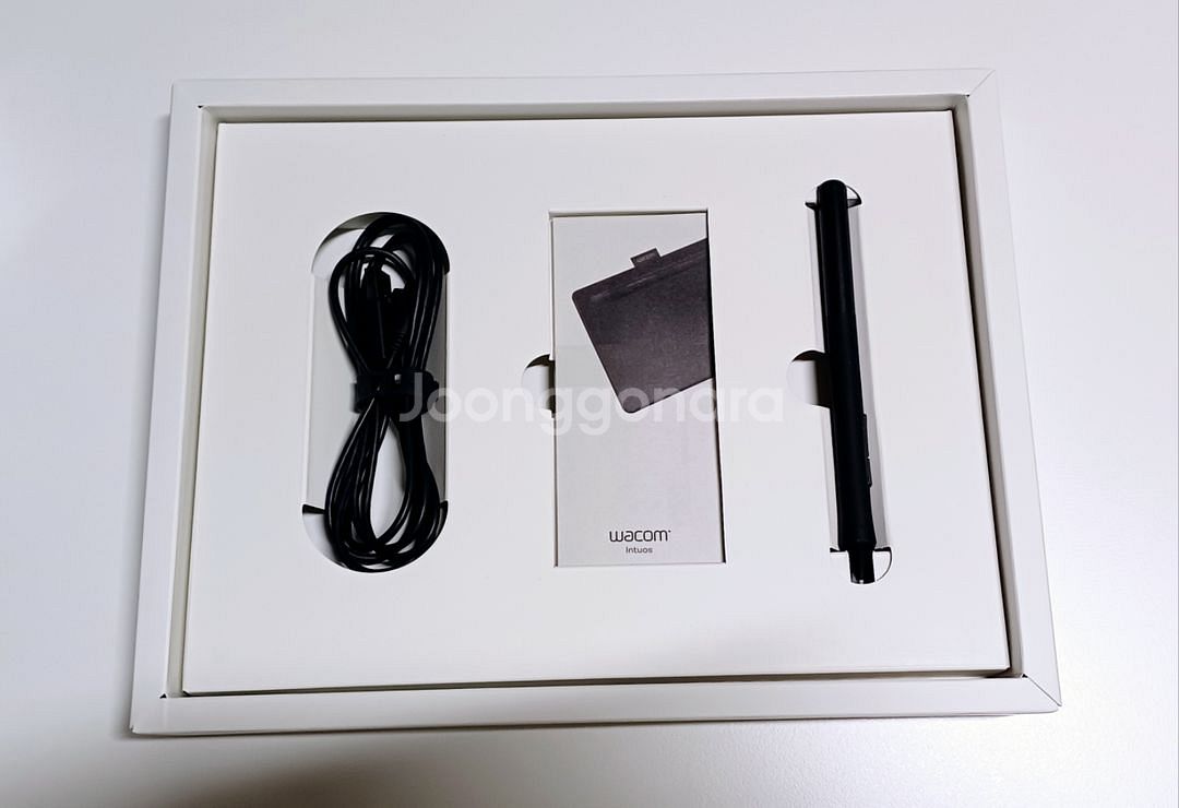 와콤 인튜어스 중형 블루투스 CTL-6100WL--1