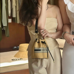 디올 뷰티 복조리가방 버킷백