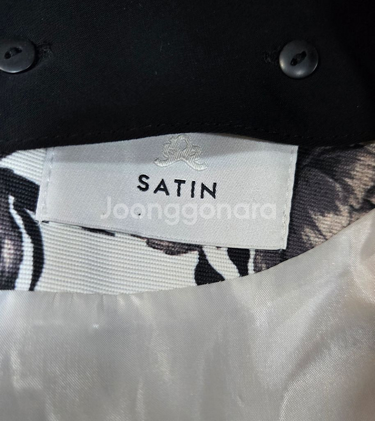 무배) SATIN 샤틴 여성 반팔 플라워 패턴 원피스--2