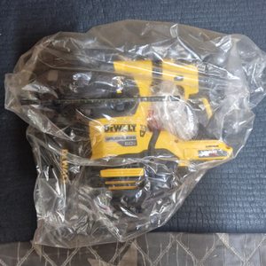 디월트충전함마드릴DCH333AVR미사용신품.완전쌔거.본