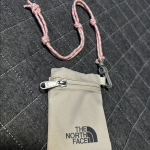 노스페이스 미니 파우치 판매합니다.