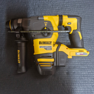 디월트충전함마드릴DCH333AVR미사용신품.완전쌔거.본