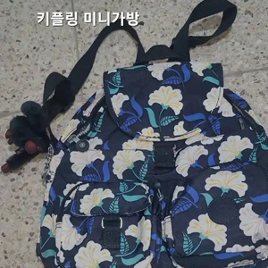 키플링 미니백팩입니다