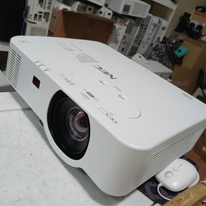 단초점 5300안시 풀HD p554u 중고 빔프로젝터