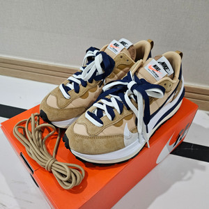 나이키 사카이 베이퍼와플 세서미 상태 완전최상