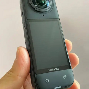 인스타 360x4 액션캠 + 악세사리 팝니다