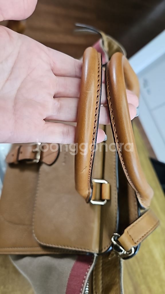 (정품)버버리 가죽 숄더백 브라운--3