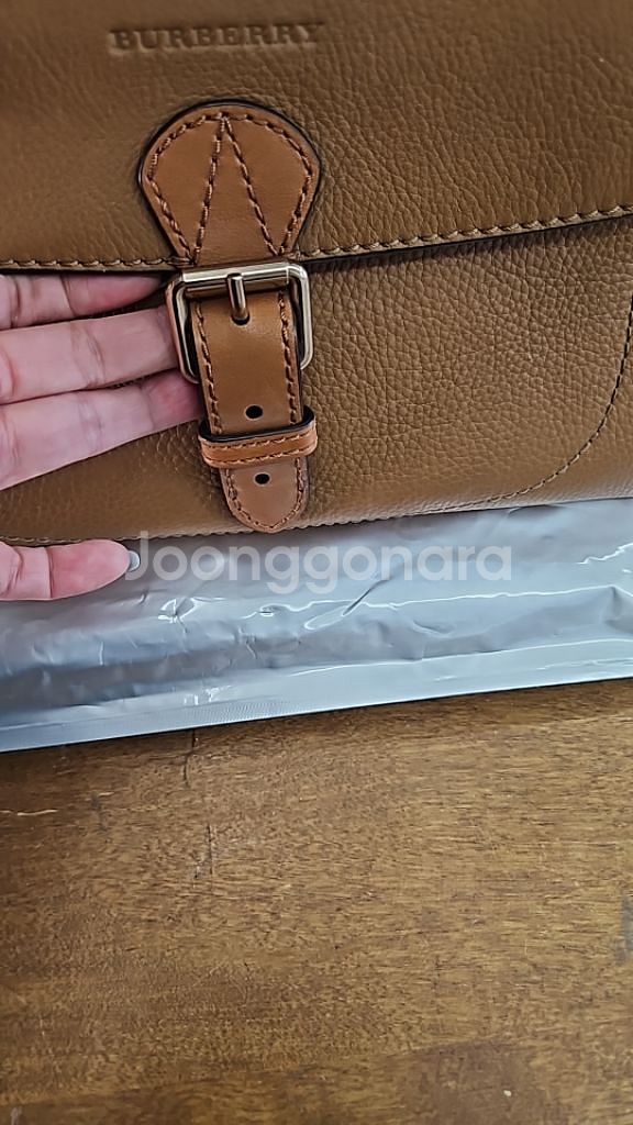 (정품)버버리 가죽 숄더백 브라운--2