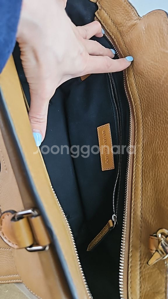 (정품)버버리 가죽 숄더백 브라운--4