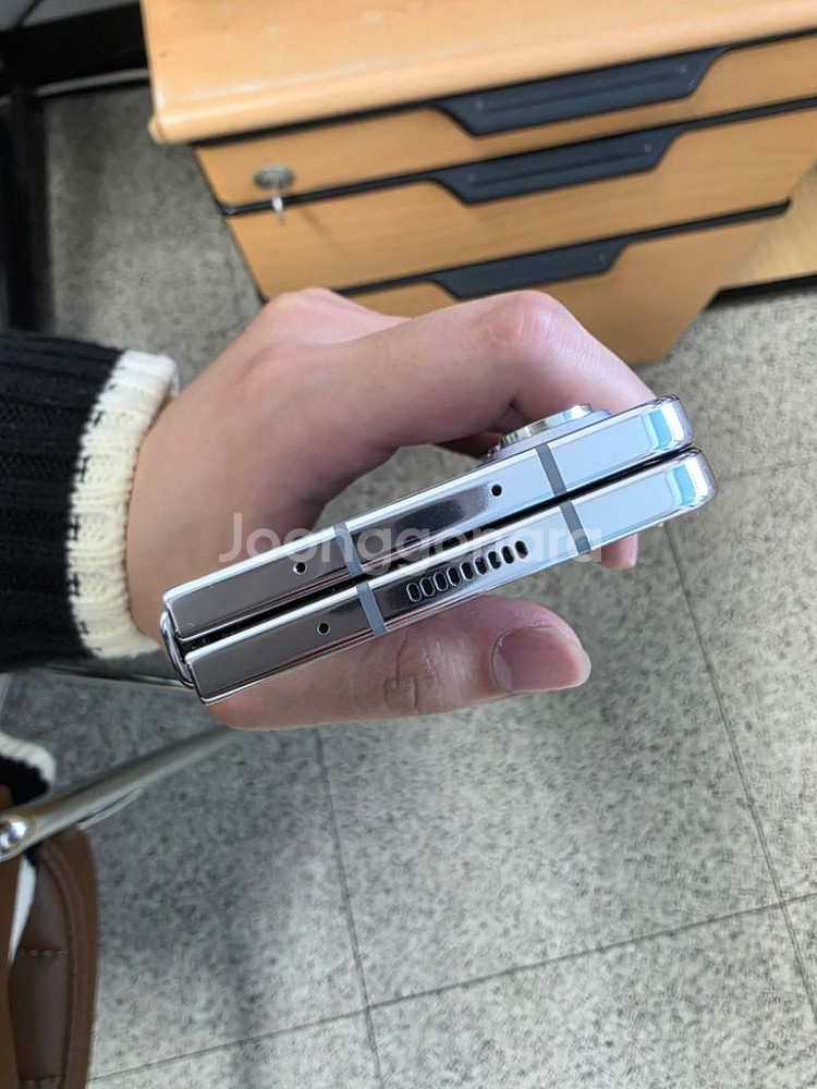 폴드5 512 판매합니다--3