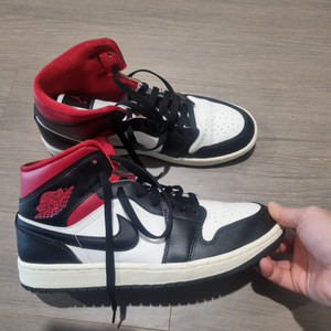 조던1 미드 블랙 짐레드 275 사이즈