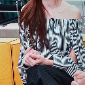 막스마라 오프숄더형 블라우스 ㅡ새상품