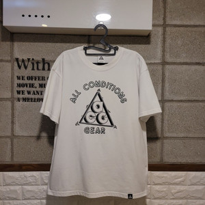 나이키 ACG 반팔 L