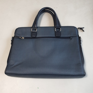 서류가방 사이즈는 세로 30cm 가로 40cm