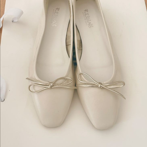 흐꺙 Reqins 트라비아타 플랫슈즈 화이트