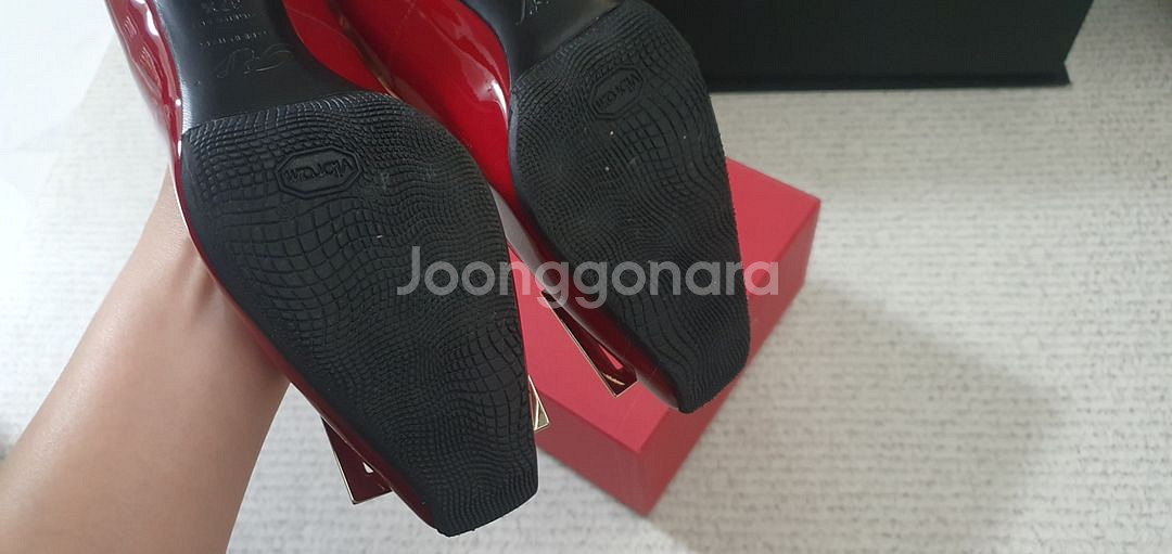 로저비비에 트럼펫 페이턴트 레더 펌프스 37 1/2--4