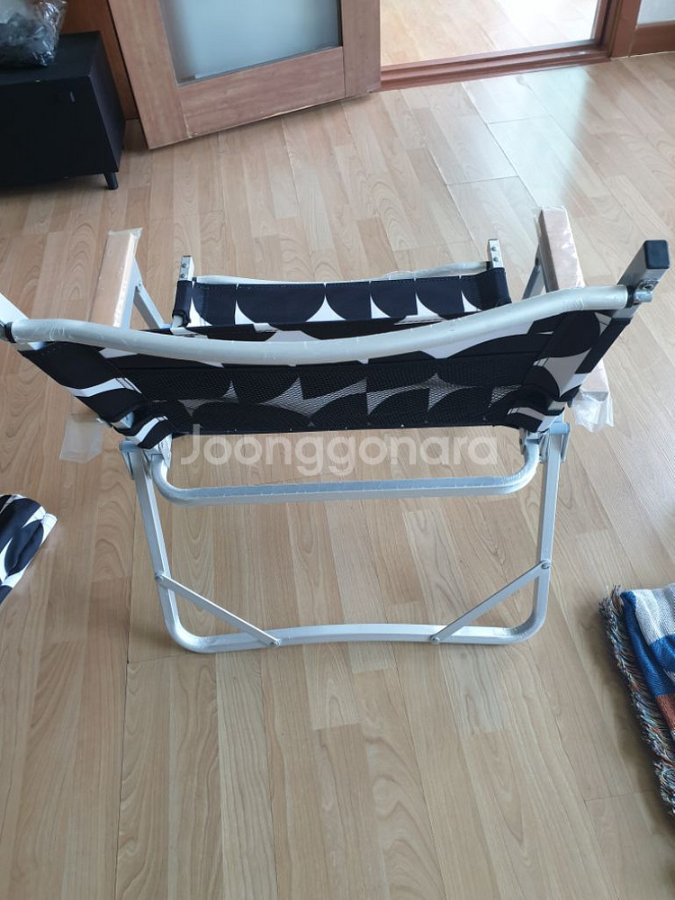 캠핑의자와 무릎담요--6