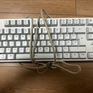 Xtrfy K4 RGB TKL 키보드 (거의 새상품)