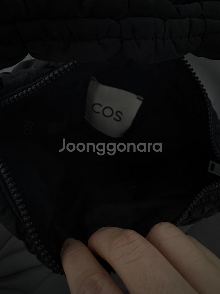 cos 퀄팅백 구름백 (블랙)--5