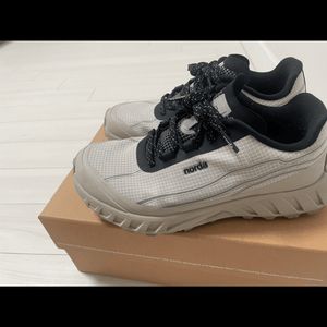 노다 노다 002 신더 235사이즈 팔아요