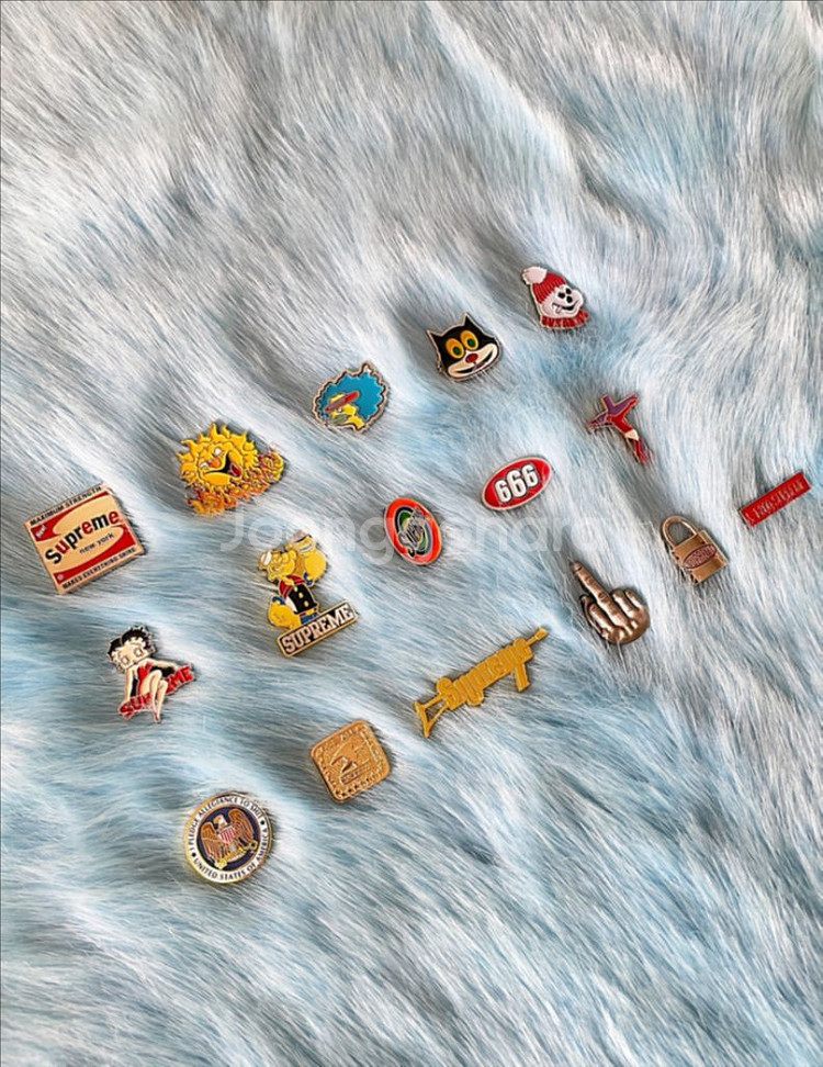 Supreme Pin 슈프림 핀,뱃지--1