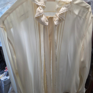 셀린느ㅡ 실크 러플 블라우스