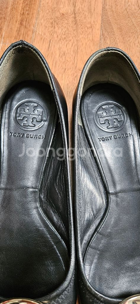 토리버치 블랙 가죽 플랫슈즈(정품)--1