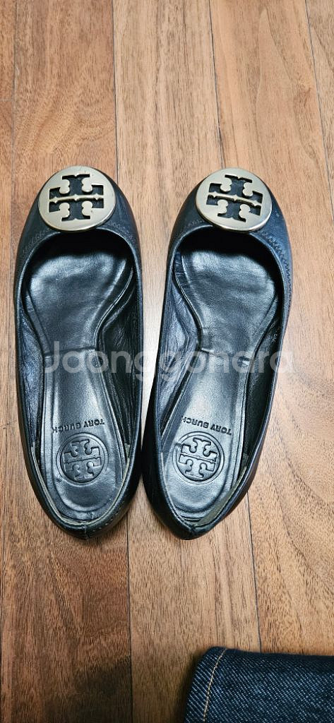 토리버치 블랙 가죽 플랫슈즈(정품)--2