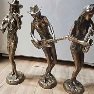 동브론즈 여성 보컬 3인조