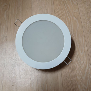 천장 매립 LED 등