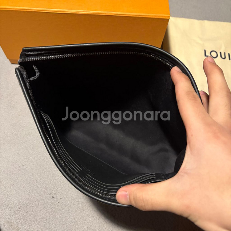 [한정판] 루이비통 갤럭시 포쉐트 보야주 클러치--2