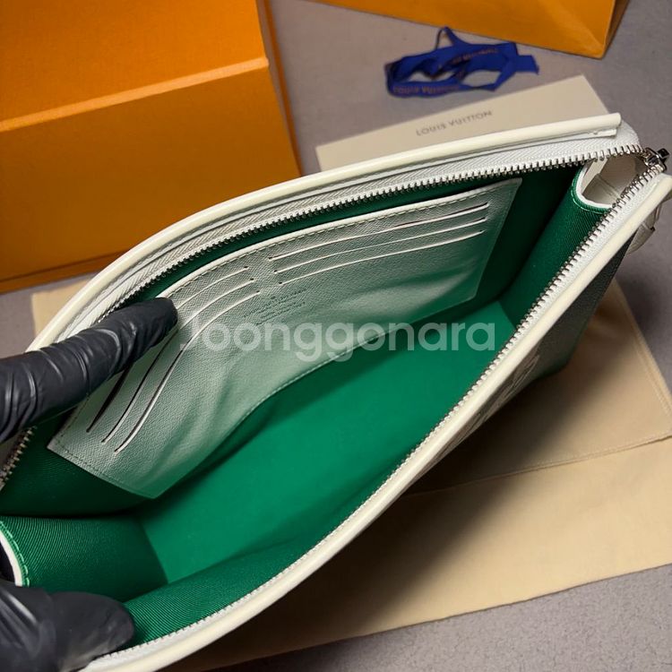 [한정판/새상품급] 루이비통 에브리데이 모노그램 클러치--3