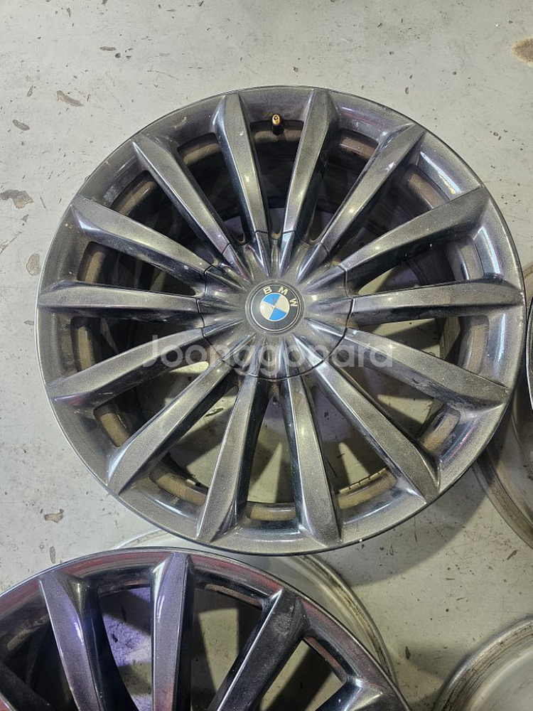 BMW 7시리즈 G바디19인치 정품휠판매합니다.--4