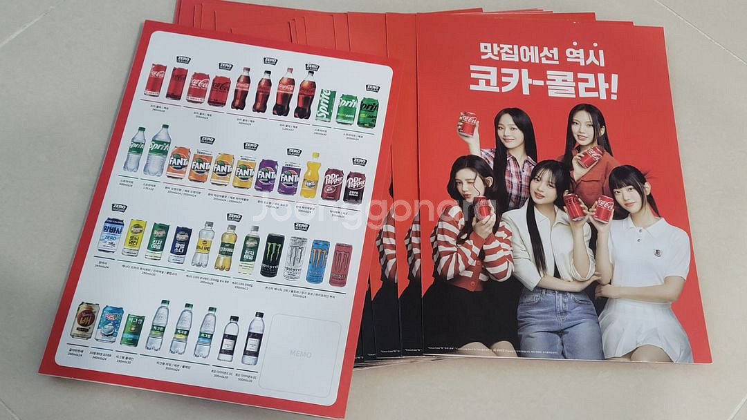 뉴진스코카콜라 포스터--3