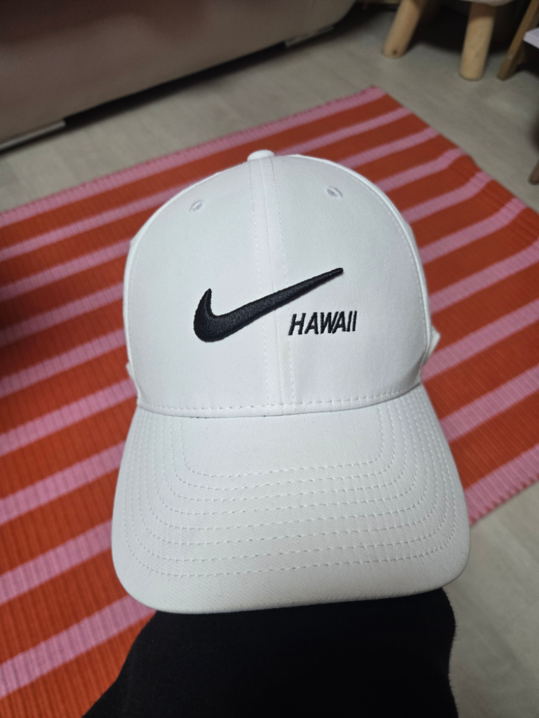 세탁완료) NIKE 나이키 볼캡 ! 화이트 & 블랙로고