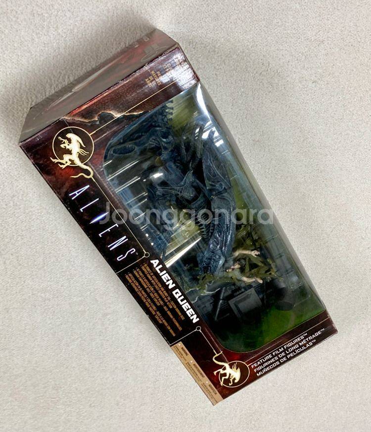 에일리언 맥팔레인 퀸 피규어 팝니다.--2