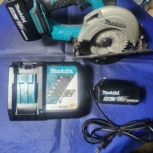 마끼다 18v 충전원형톱 DSS501 팝니다
