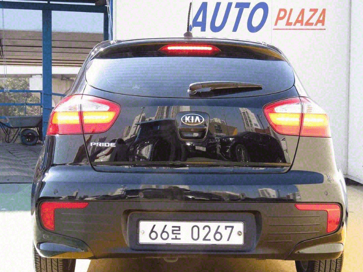 @16년 더 뉴 프라이드 5DR 1.4 디젤 럭셔리 이미지